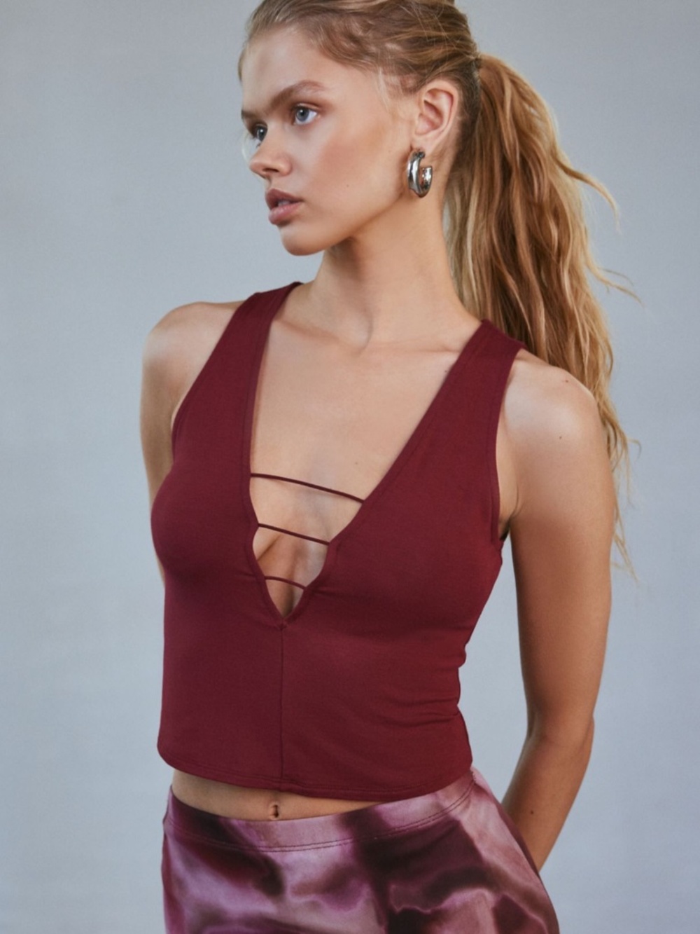 NEW Silence + Noise Top Sz M Red Cage Front Stretch Club Urban Outfitters